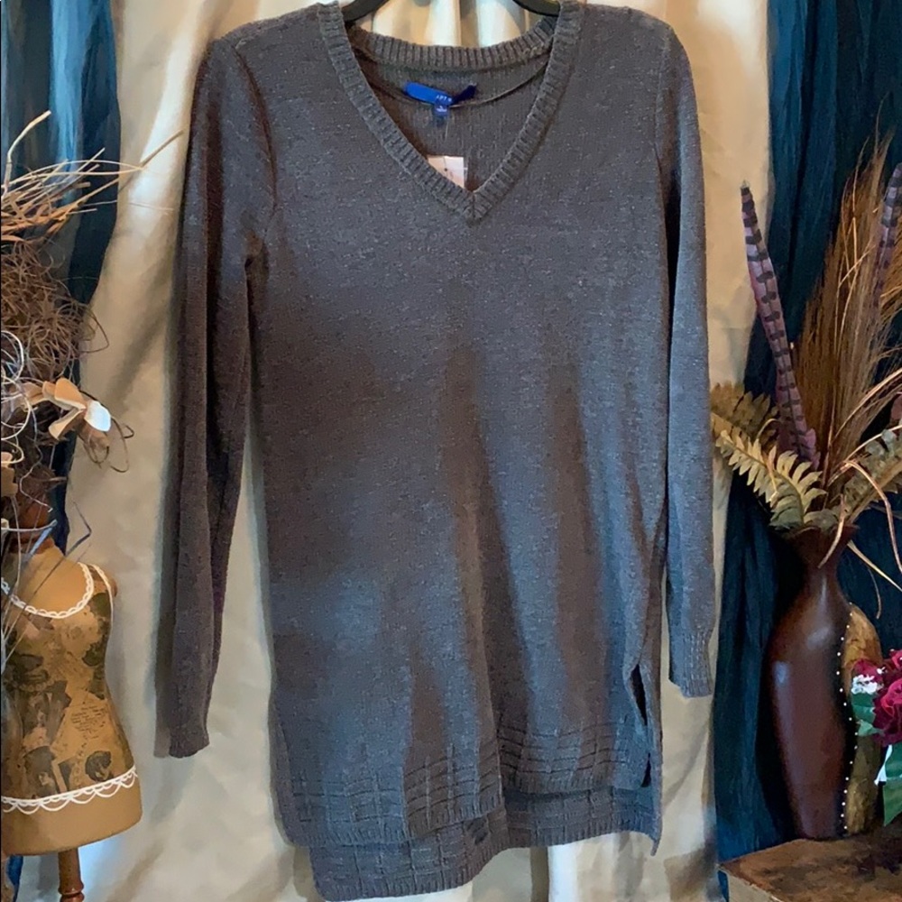 Ladies green small sweater with long sleeves